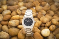 ساعة نسائية ألماس فضي مينا كحلي ماركة فايلت