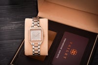 ساعة نسائية فضي نحاسي مينا رمادي ماركة فايلت