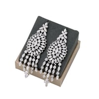 حلق زركون فضي من ماركة فايلت