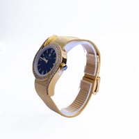 ساعة نسائية ذهبي مينا أسود سير حصير من ماركة فايلت