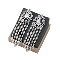 حلق زركون فضي من ماركة فايلت