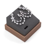 حلق زركون فضي من ماركة فايلت