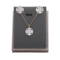 تعليقة مع حلق زركون ذهبي من ماركة فايلت