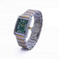 ساعة نسائية فضي ذهبي مينا أخضر ماركة فايلت