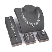 طقم زركون فضي من ماركة فايلت