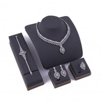 طقم زركون فضي من ماركة فايلت