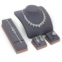 طقم زركون فضي من ماركة فايلت