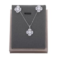 تعليقة مع حلق زركون فضي من ماركة فايلت