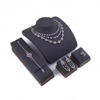 طقم زركون فضي من ماركة فايلت