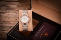 ساعة نسائية ألماس فضي نحاسي مينا أبيض ماركة فايلت