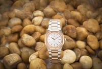 ساعة نسائية ألماس فضي نحاسي مينا أبيض ماركة فايلت