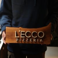 خشبية بالأسم أو الشعار