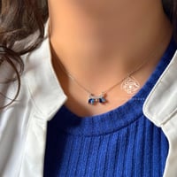 سلسله حرف عربي شايني ازرق وكحلي