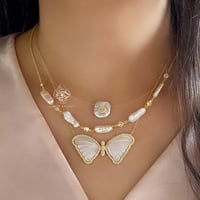 سلسله شفافه مع صدف