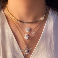 سلسله شفافه مع صدف