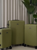 شنطة سفر ثلاث قطع مقاومة للكسر لون أخضر | عروض الج...