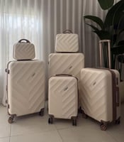 طقم شناط سفر ٦ قطع بيج بحواف كاكي