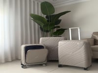 طقم شنط سفر بضمان ضد الكسر و فتحة امامية لمقاس ٢٠...