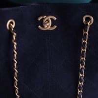 شنطة شانيل ماكسي هوبو c146