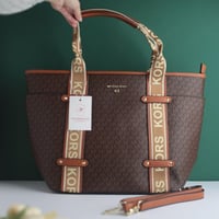 شنطة مايكل كورس M124