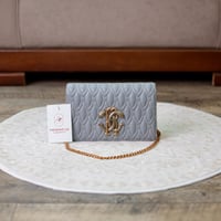 روبيرتو كفالي مونوجرام سنيك كروس K103