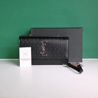 اسود فضي