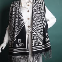 شالات فندي حرف