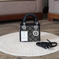 ليدي ديور R101