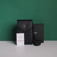 اسود فضي