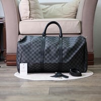 اسود رصاصي مربعات