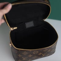 شنط لويس فيتون فانيتي نانو LF116