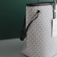 شنطة مايكل كورس جيت سيت MK18