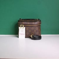 بني في اسود