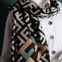 شال فندي F105