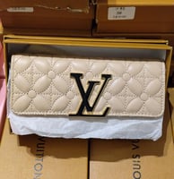 شنطة لويس فيتون كابوسينس LF123