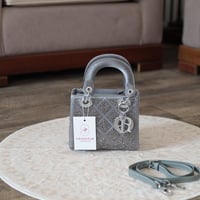 ليدي ديور R101