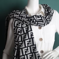 شال فندي F110