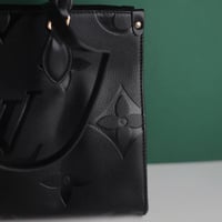 شنطة لويس فيتون أون ذا جو وسط LF121