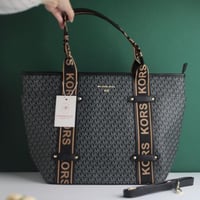 شنطة مايكل كورس M124