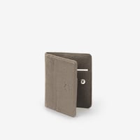 محفظة كلاسيكية باللون البيج