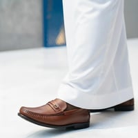 حذاء (CLASSIC) Dress جلد بقر طبيعي باللون الجملي