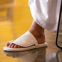 حذاء سعودي كاجول بريميوم جلد البقر باللون الأبيض 7...