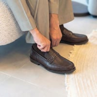 حذاء (CLASSIC) Dress جلد بقر طبيعي باللون البني