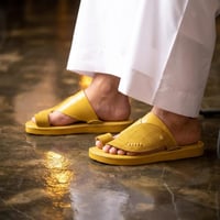 حذاء سعودي مودرن باللون الأصفر 8th Collection