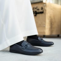 حذاء (DAILY) عملي بجلد فاخر باللون الكحلي