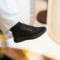 حذاء (DAILY) كاجول عصري بتصميم فاخر باللون الأسود