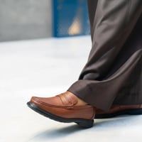 حذاء (CLASSIC) Dress جلد بقر طبيعي باللون الجملي