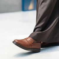 حذاء (DAILY) Comfort جلد بقر طبيعي باللون الجملي