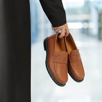 حذاء (CLASSIC) Dress جلد بقر طبيعي باللون الجملي