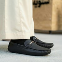 حذاء (DAILY) عملي بجلد فاخر اللون الأسود